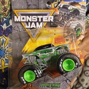 Avenger Green Monster JAM Truck Toy 1/64